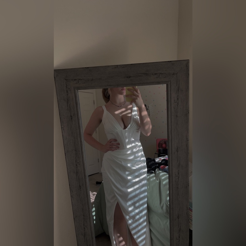 white ankle length rounded bottom dress S women’s shein